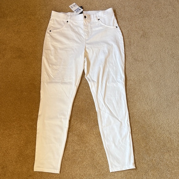HUE Denim - HUE Women's High Rise Jeans in White 🦋NWT🦋